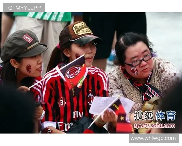 足球场上的爱恋与激情 球星情侣的甜蜜瞬间与精彩故事